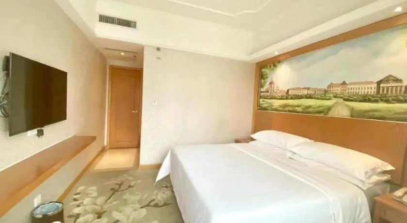 Bed in Out Sky Hotel