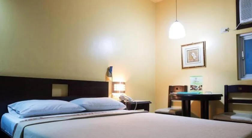 Bed in Vista Hotel Recto