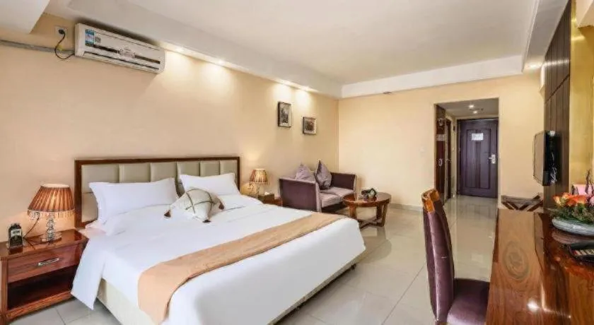 Bed in Foshan Baolong Hotel