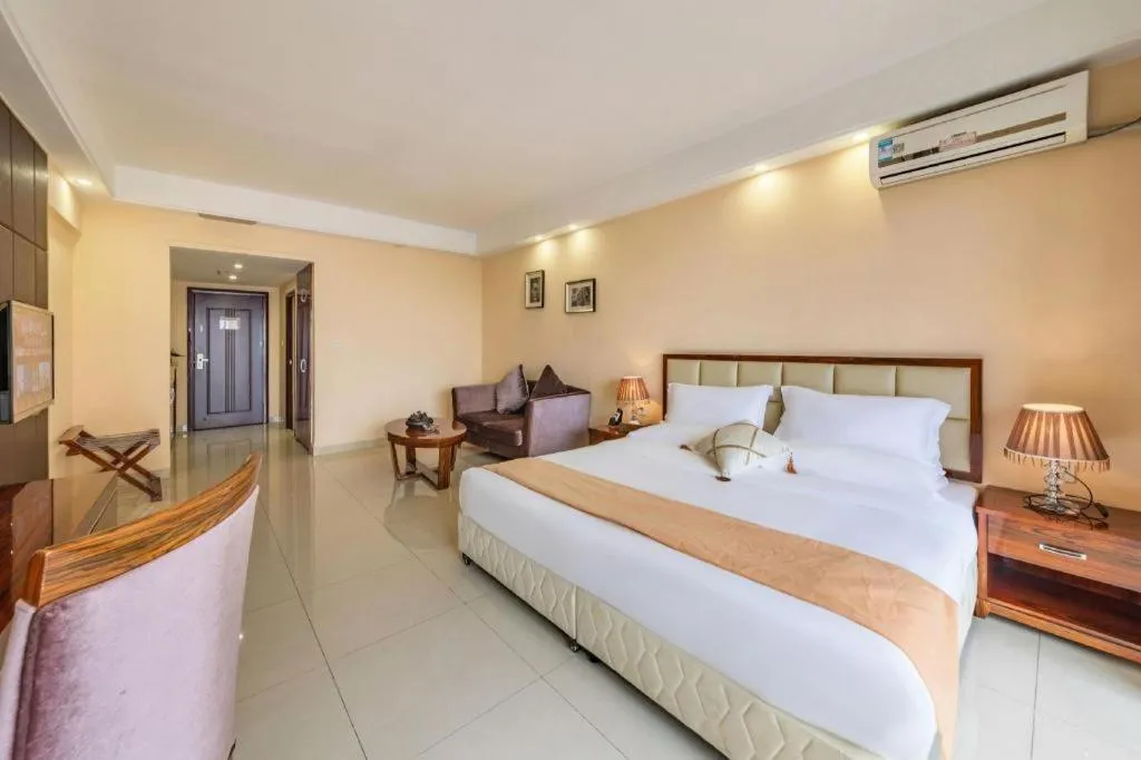 Bed in Foshan Baolong Hotel