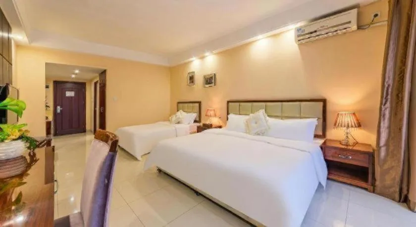 Bed in Foshan Baolong Hotel