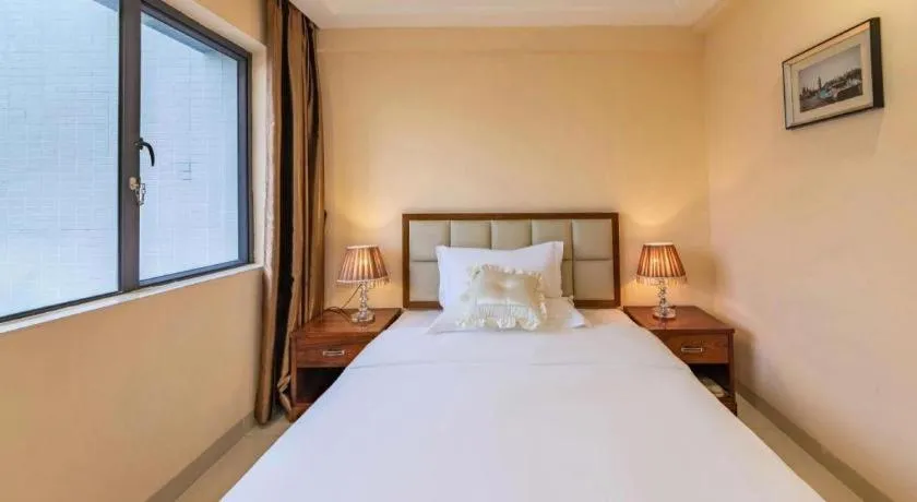 Bed in Foshan Baolong Hotel