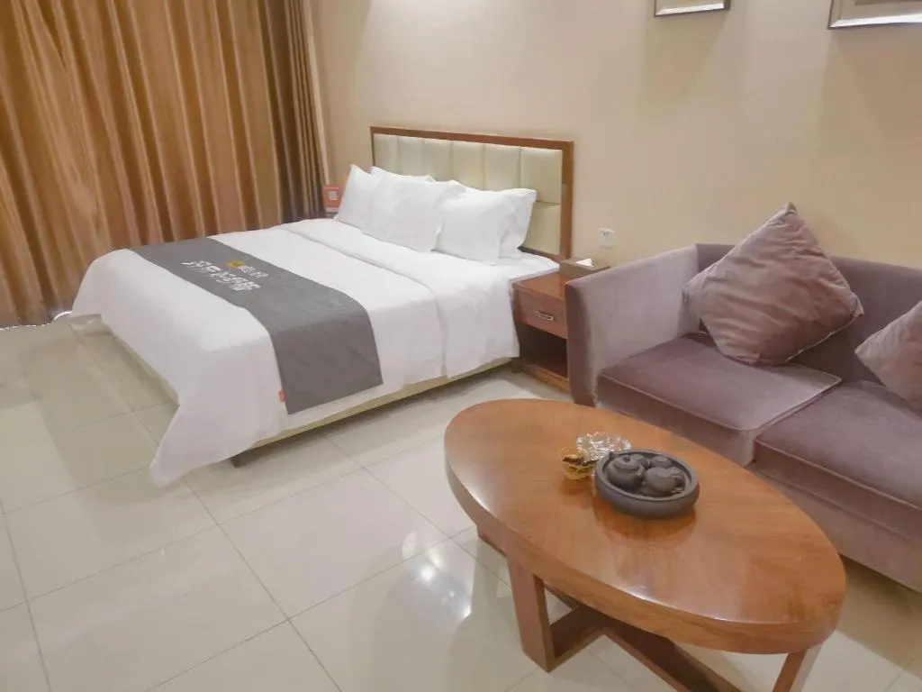 Bed in Foshan Baolong Hotel