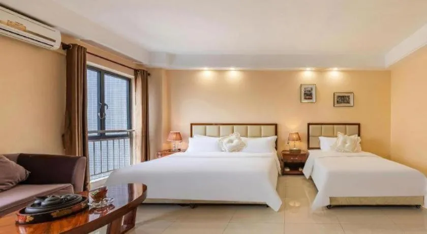 Bed in Foshan Baolong Hotel