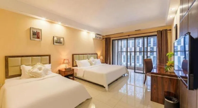 Bed in Foshan Baolong Hotel