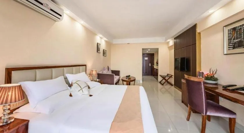 Bed in Foshan Baolong Hotel