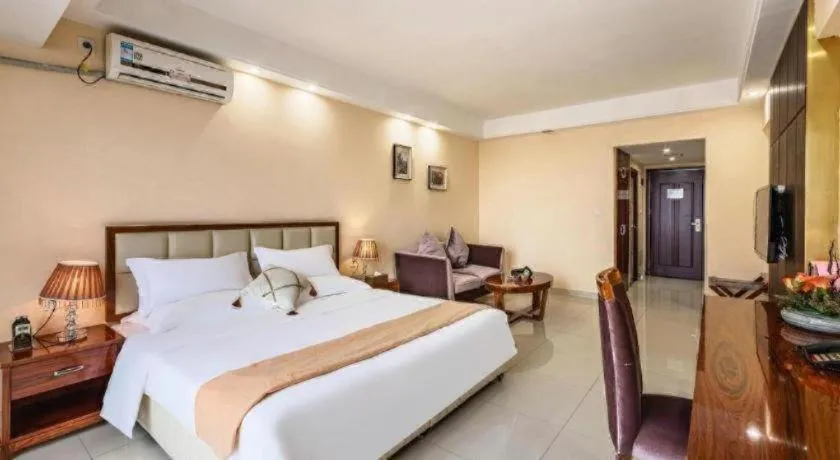 Bed in Foshan Baolong Hotel