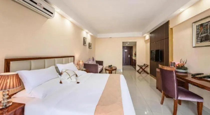 Bed in Foshan Baolong Hotel