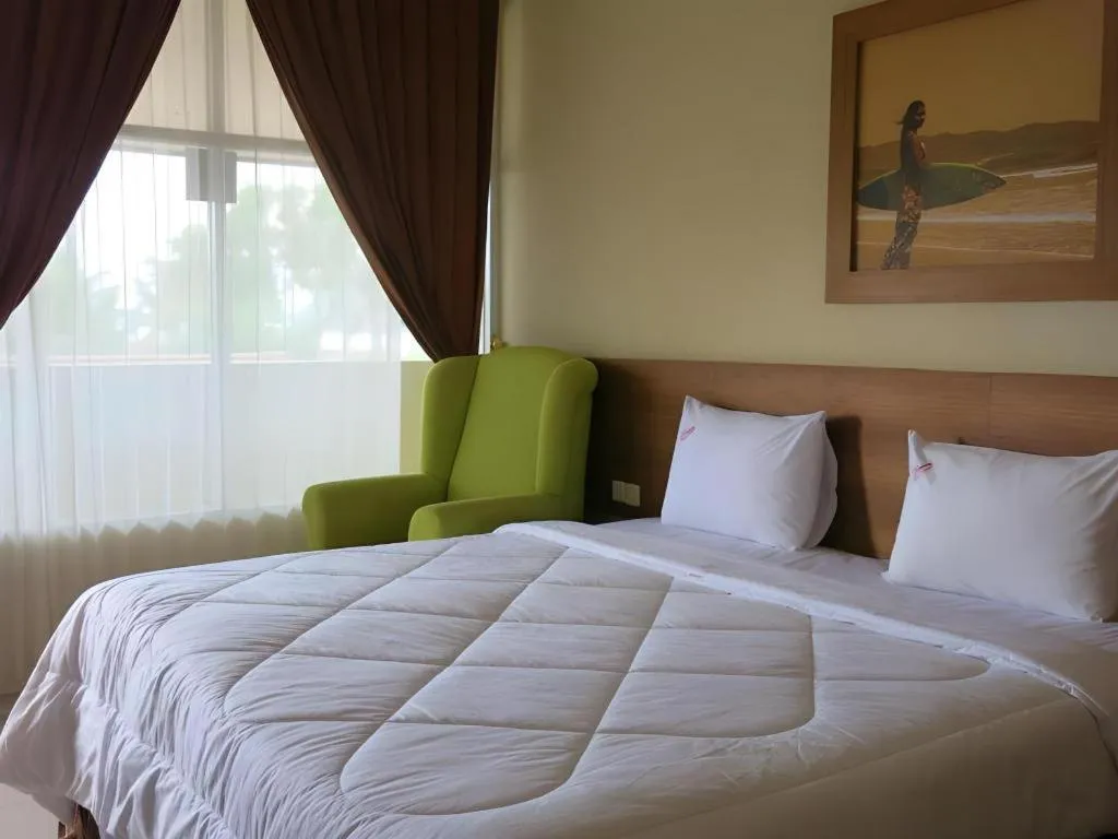 Bed in Parai Beach Resort Telengria