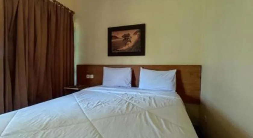 Bed in Parai Beach Resort Telengria