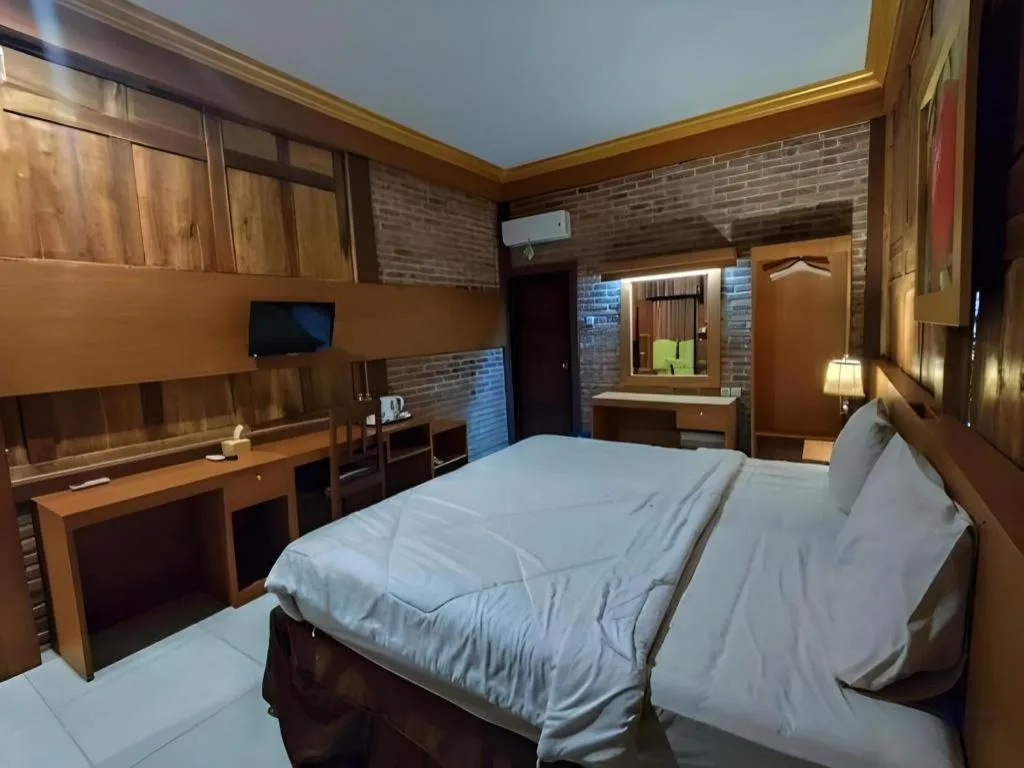 Bed in Parai Beach Resort Telengria