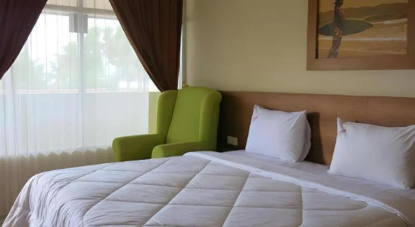 Bed in Parai Beach Resort Telengria