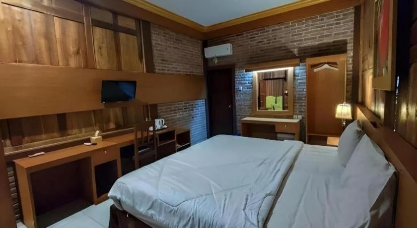 Bed in Parai Beach Resort Telengria