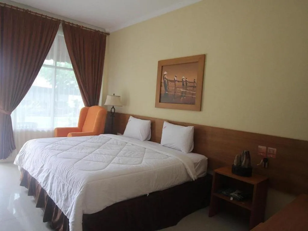 Bed in Parai Beach Resort Telengria