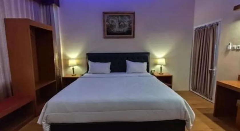 Bed in Parai Beach Resort Telengria