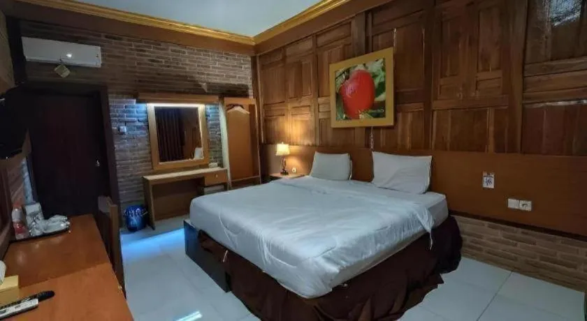 Bed in Parai Beach Resort Telengria