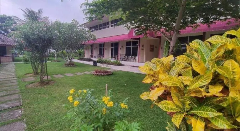 Parai Beach Resort Telengria