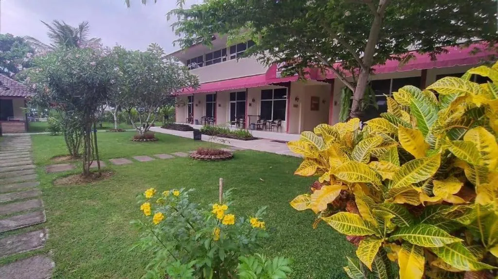 Parai Beach Resort Telengria