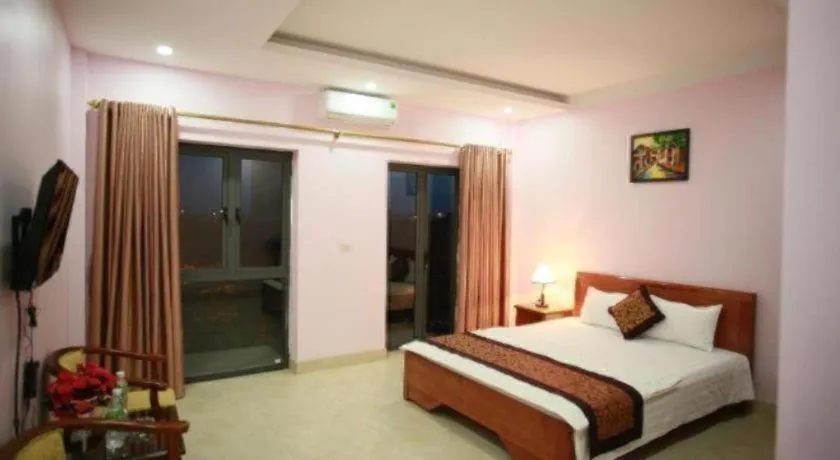 Bed in The Jade Dragon hotel