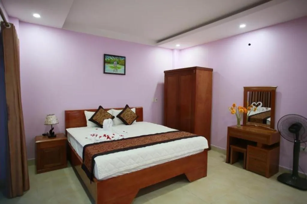 Bed in The Jade Dragon hotel