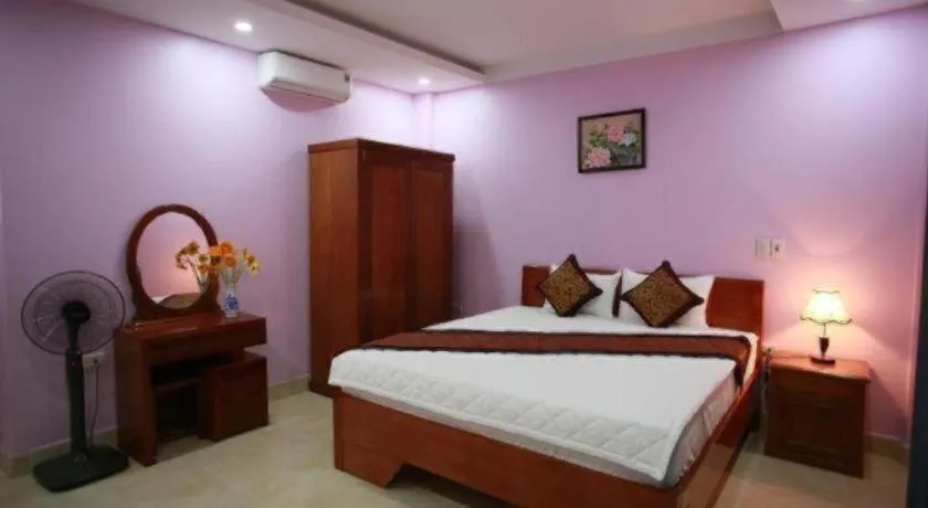 Bed in The Jade Dragon hotel