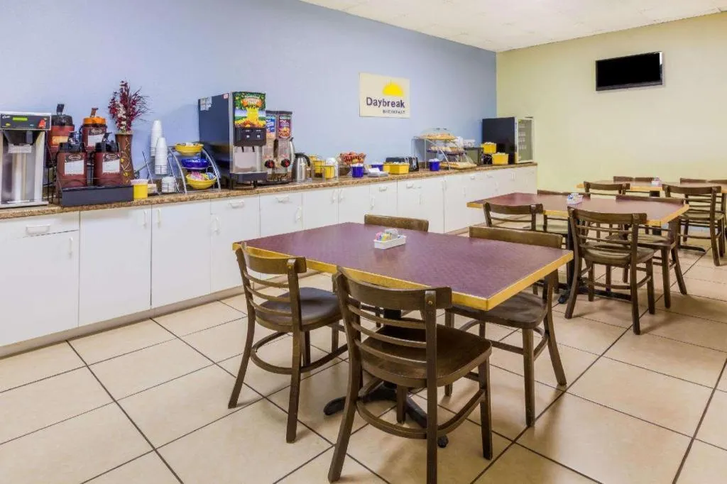 Days Inn by Wyndham Mt. Pleasant