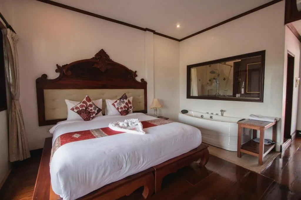 Bed in The View Pavilion Hotel