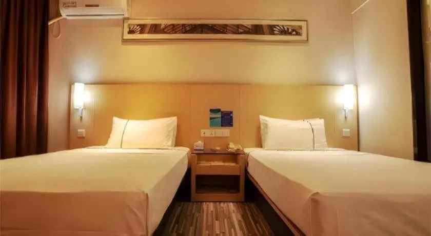 Bed in City Comfort Inn Hechi Du'an Wenti Square