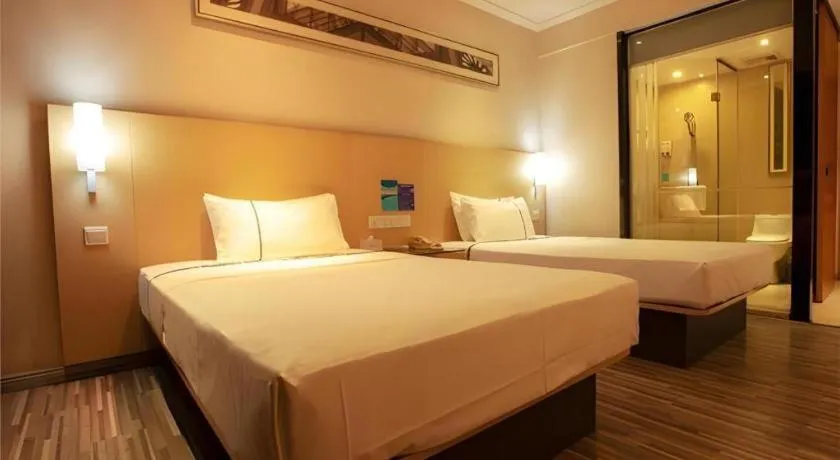 Bed in City Comfort Inn Hechi Du'an Wenti Square
