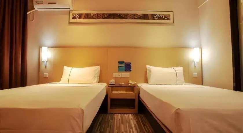 Bed in City Comfort Inn Hechi Du'an Wenti Square