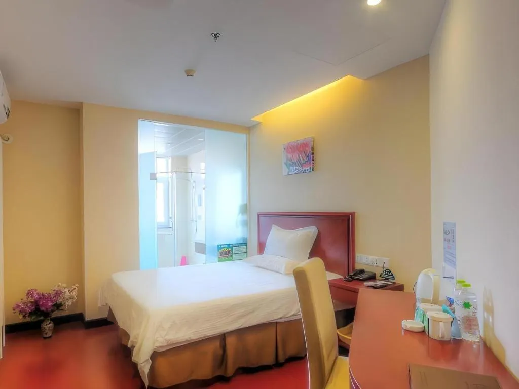 Bed in GreenTree Inn Beijing Chaoyang District Shilihe Subway Station Express Hotel