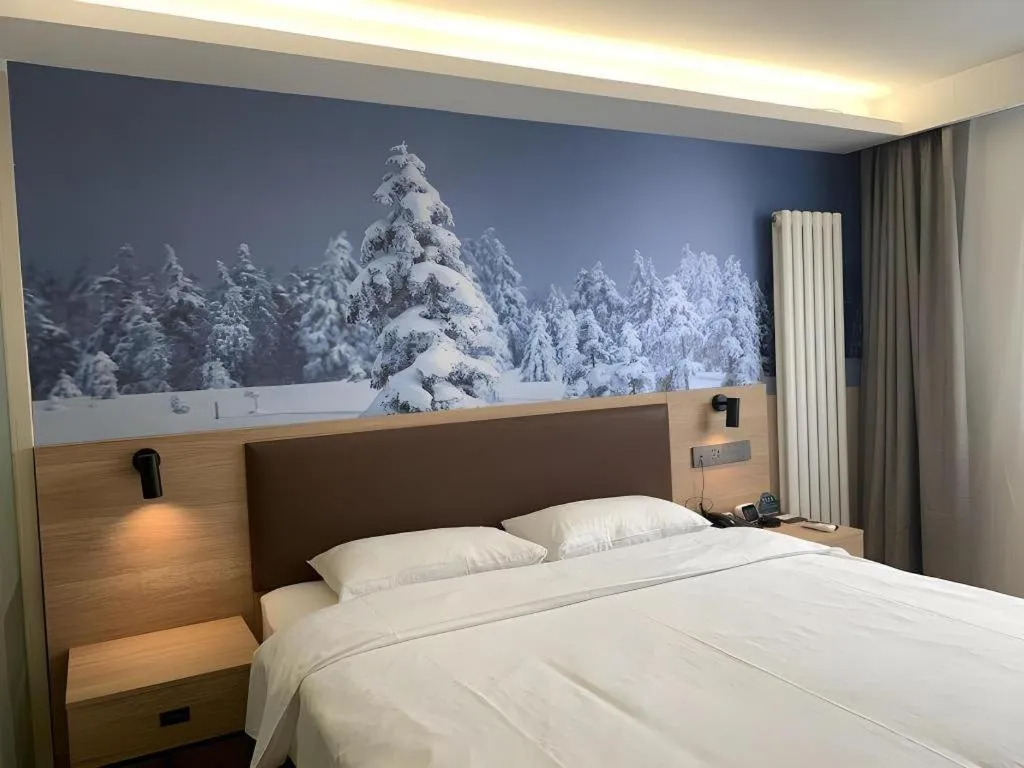 Bed in GreenTree Inn Beijing Chaoyang District Shilihe Subway Station Express Hotel