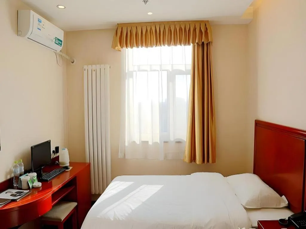 Bed in GreenTree Inn Beijing Chaoyang District Shilihe Subway Station Express Hotel