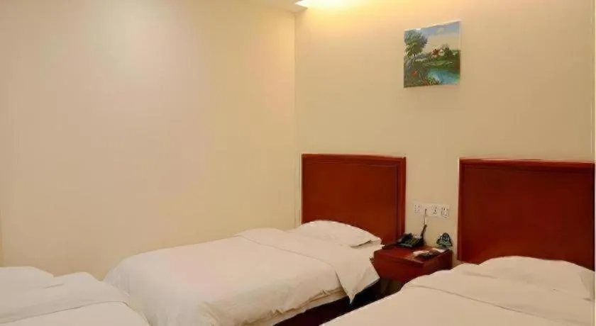 Bed in GreenTree Inn Beijing Chaoyang District Shilihe Subway Station Express Hotel