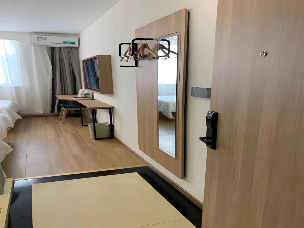 Bed in GreenTree Inn Beijing Chaoyang District Shilihe Subway Station Express Hotel