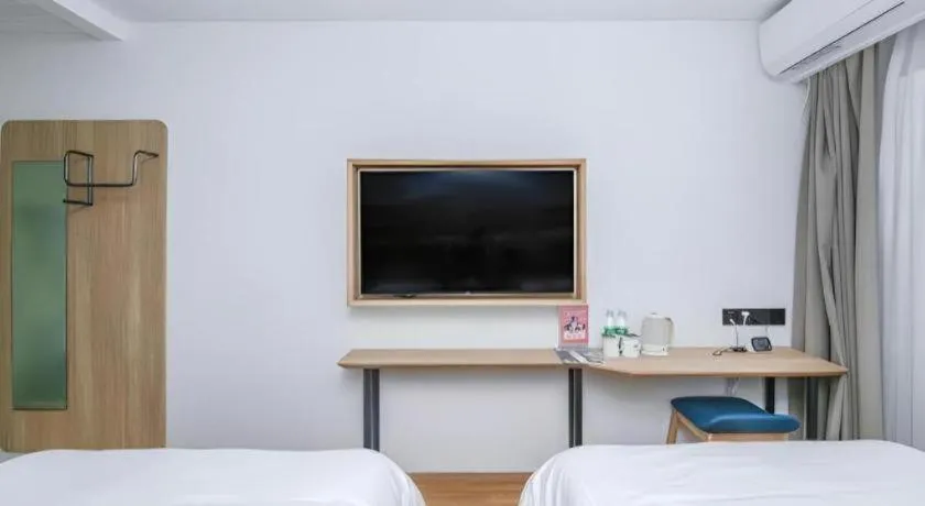 Bed in GreenTree Inn Beijing Chaoyang District Shilihe Subway Station Express Hotel