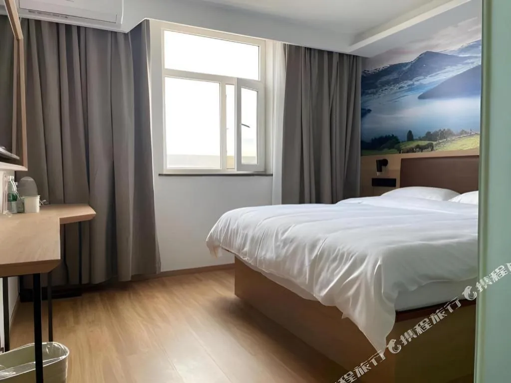 Bed in GreenTree Inn Beijing Chaoyang District Shilihe Subway Station Express Hotel