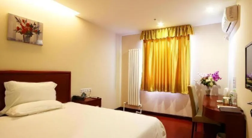 Bed in GreenTree Inn Beijing Chaoyang District Shilihe Subway Station Express Hotel