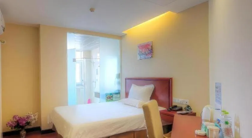 Bed in GreenTree Inn Beijing Chaoyang District Shilihe Subway Station Express Hotel