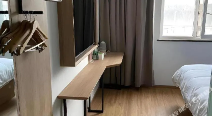 Bed in GreenTree Inn Beijing Chaoyang District Shilihe Subway Station Express Hotel