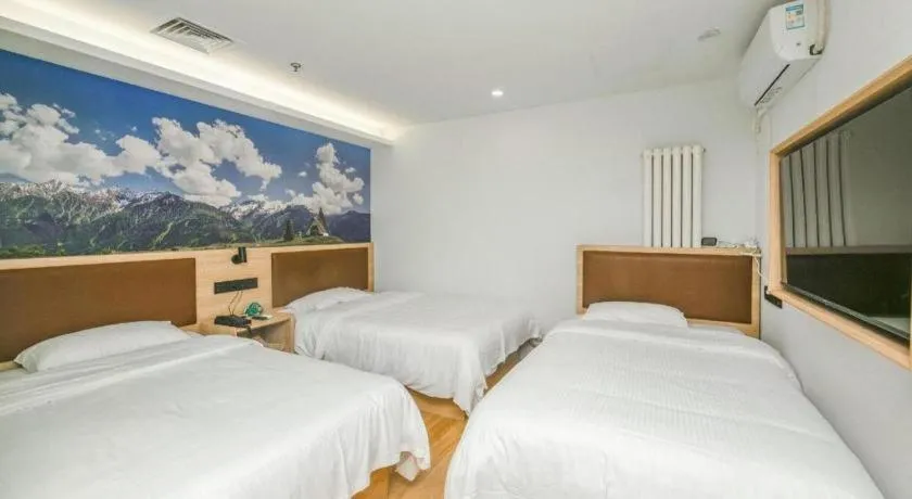 Bed in GreenTree Inn Beijing Chaoyang District Shilihe Subway Station Express Hotel