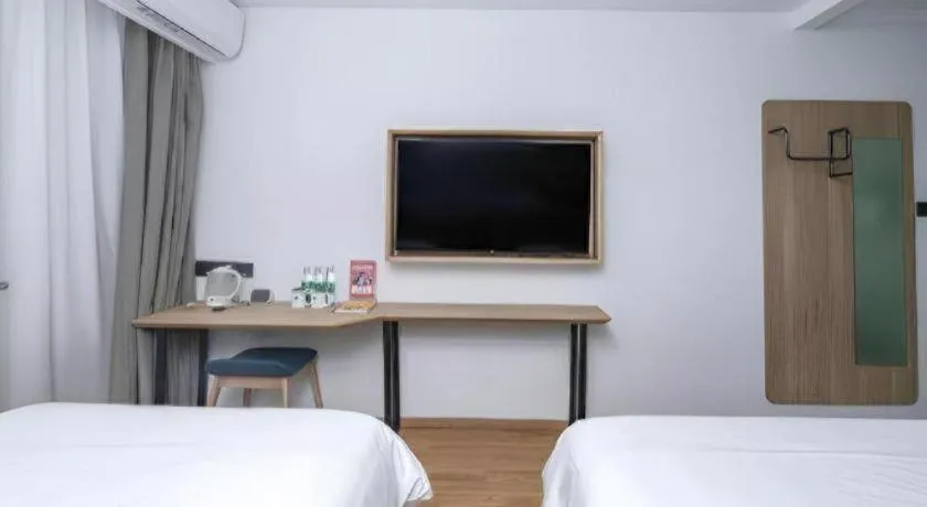 Bed in GreenTree Inn Beijing Chaoyang District Shilihe Subway Station Express Hotel