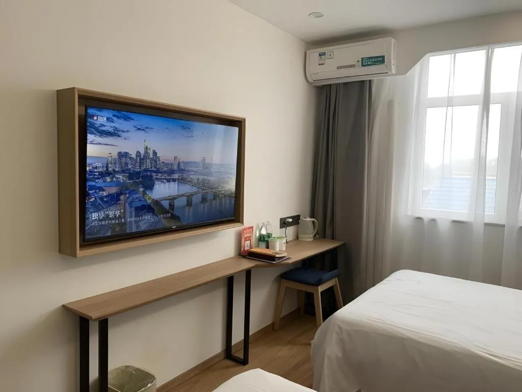 Bed in GreenTree Inn Beijing Chaoyang District Shilihe Subway Station Express Hotel