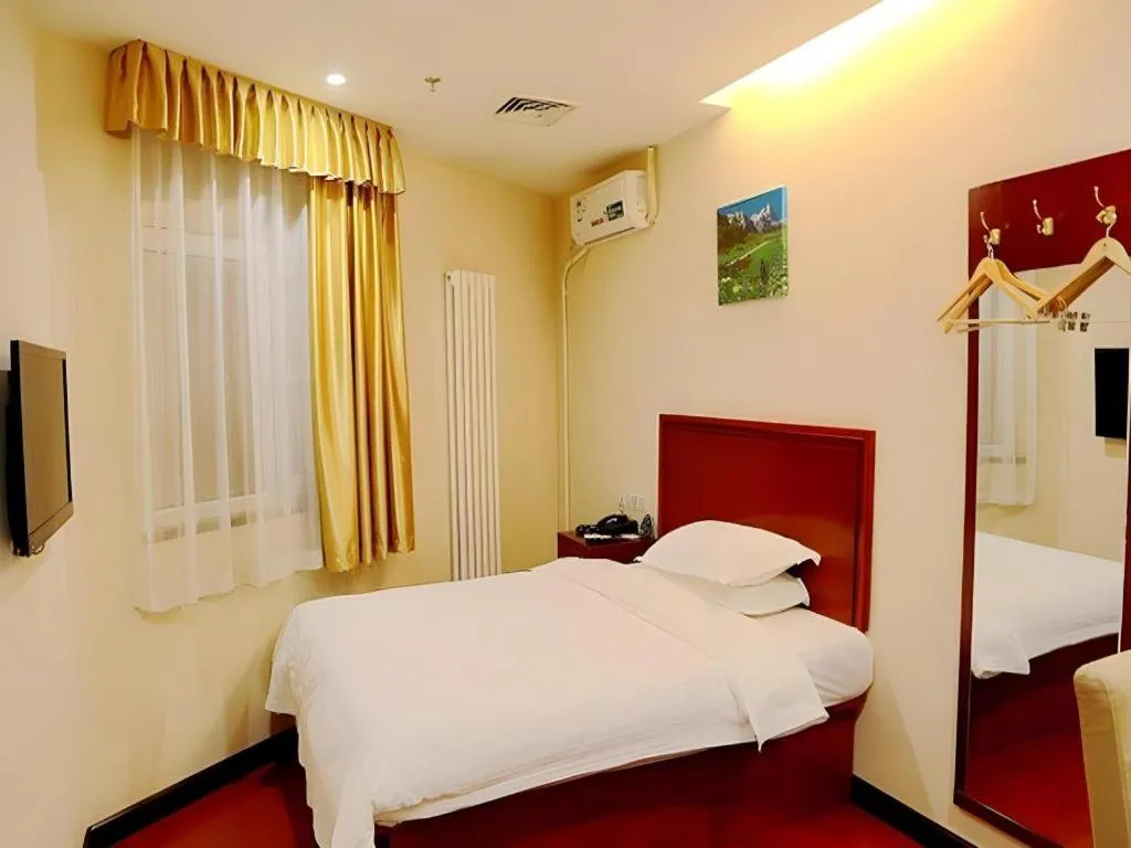 Bed in GreenTree Inn Beijing Chaoyang District Shilihe Subway Station Express Hotel