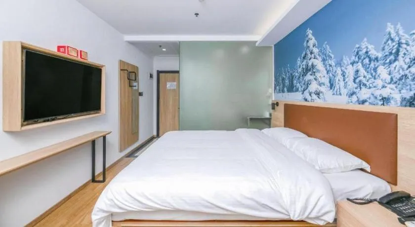 Bed in GreenTree Inn Beijing Chaoyang District Shilihe Subway Station Express Hotel