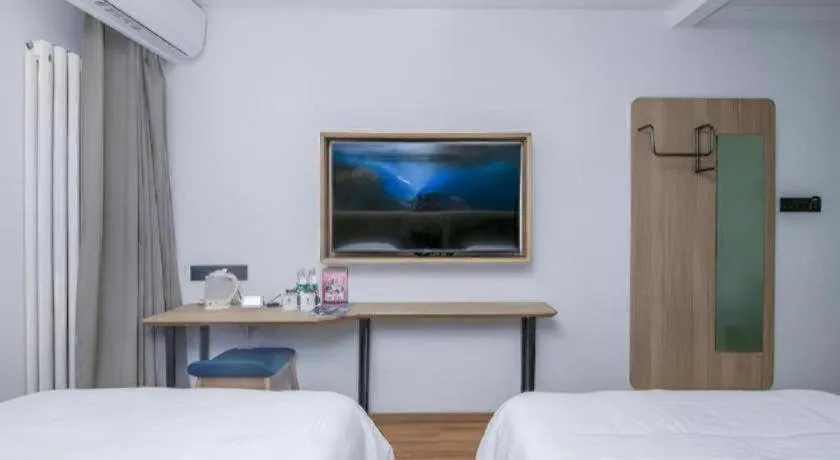 Bed in GreenTree Inn Beijing Chaoyang District Shilihe Subway Station Express Hotel