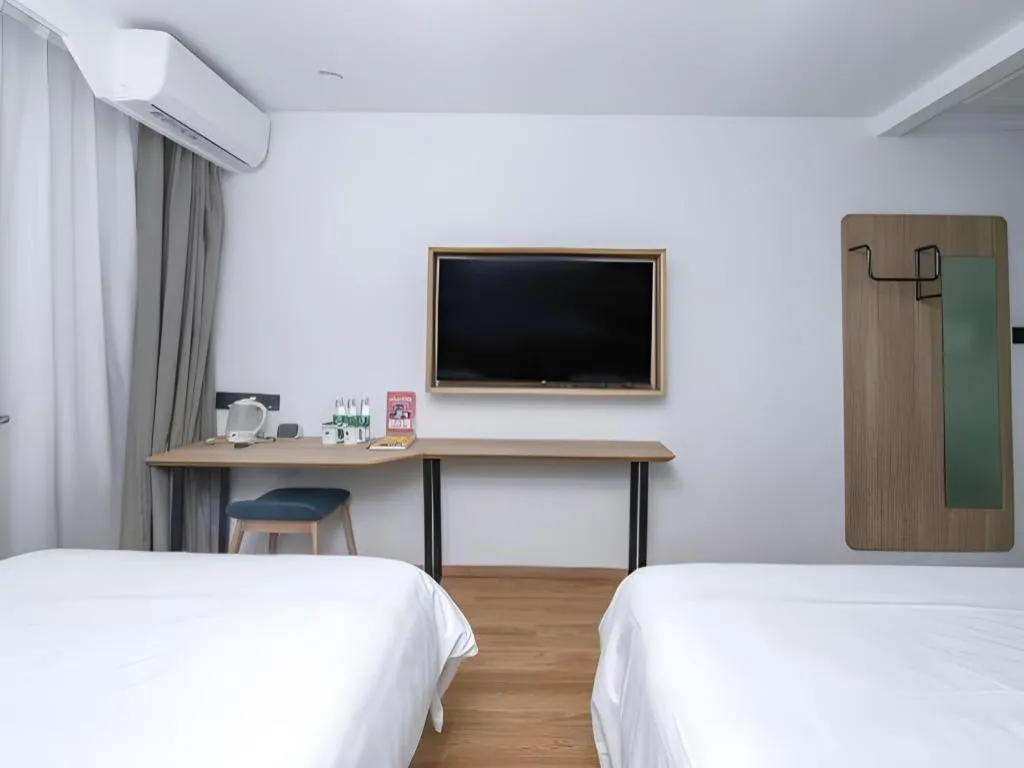 Bed in GreenTree Inn Beijing Chaoyang District Shilihe Subway Station Express Hotel