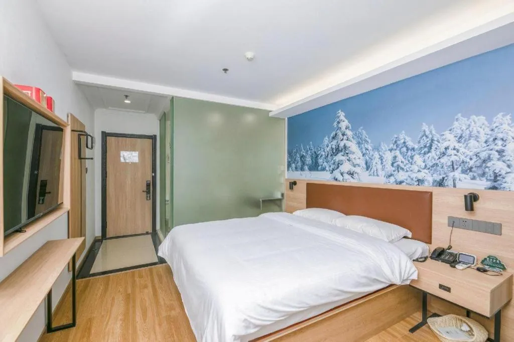 Bed in GreenTree Inn Beijing Chaoyang District Shilihe Subway Station Express Hotel