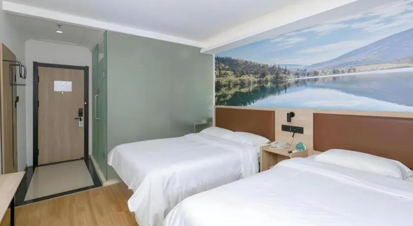 Bed in GreenTree Inn Beijing Chaoyang District Shilihe Subway Station Express Hotel