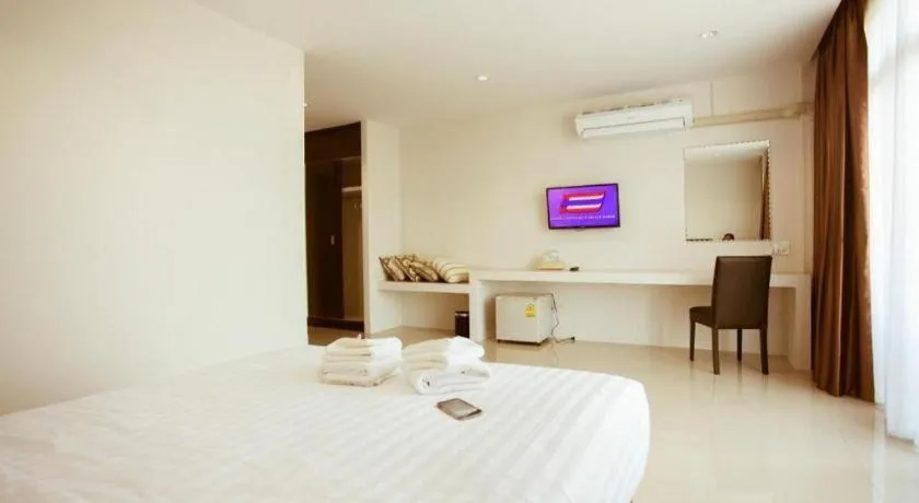 Bed in The Viewpoint Hotel